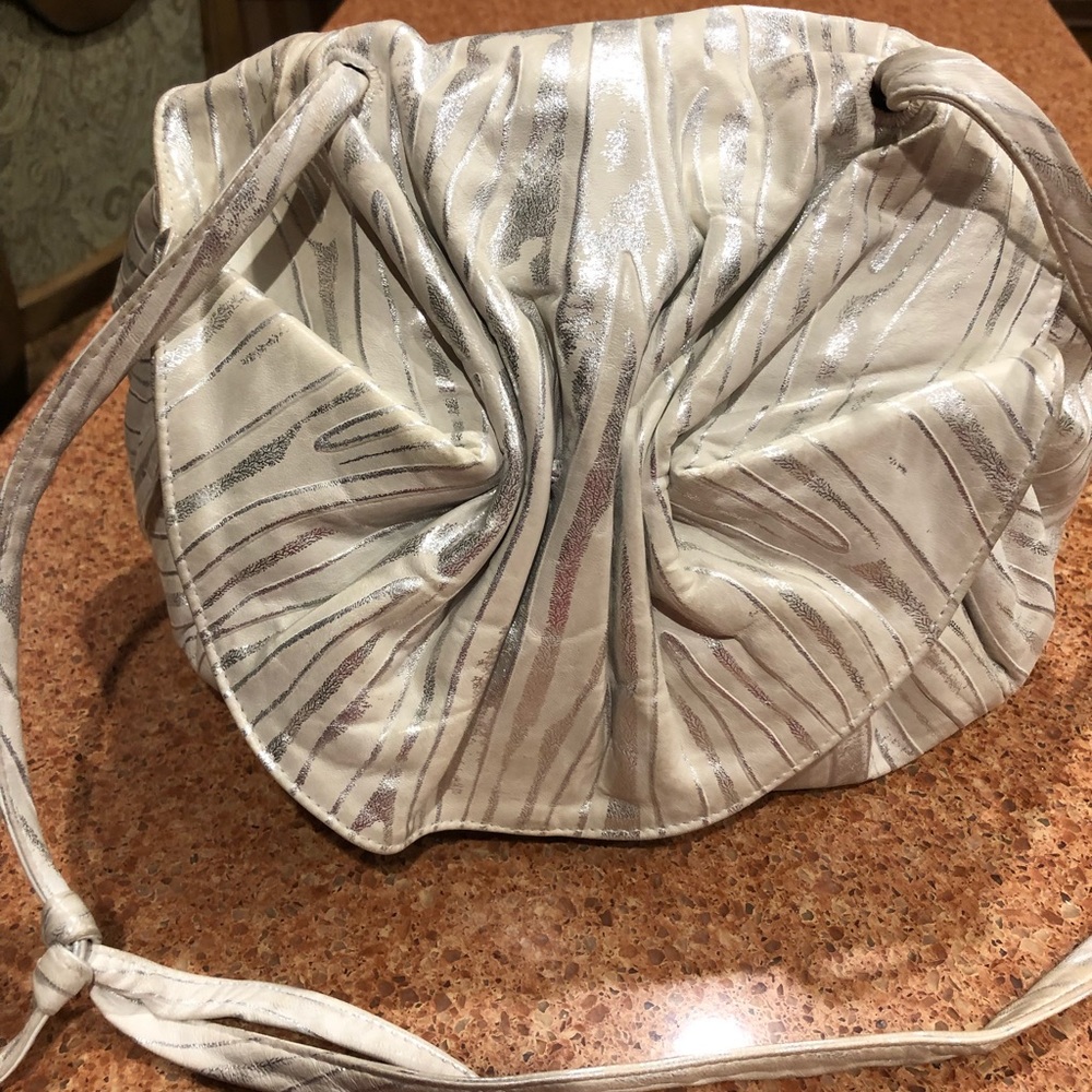 Pre-owned Soft white/silver shoulder bag